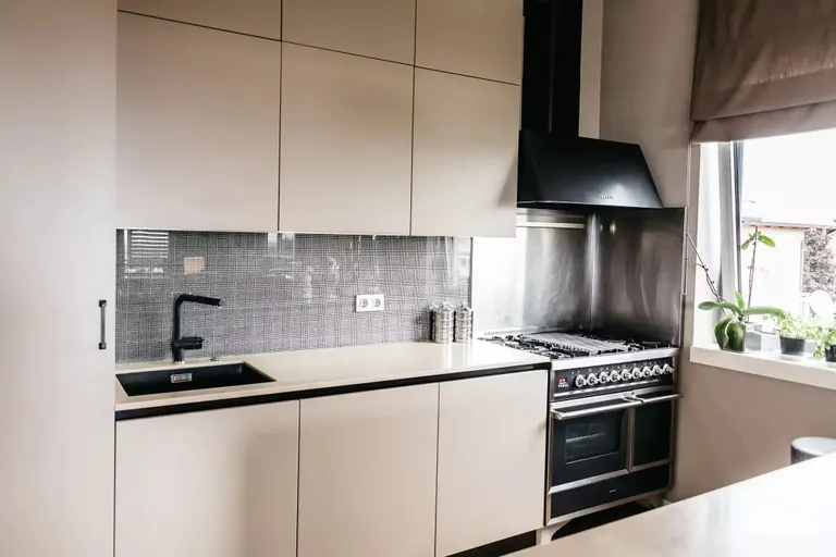 Záhreb, Maksimir – Štvorizbový zariadený penthouse s nádherným výhľadom na prírodu