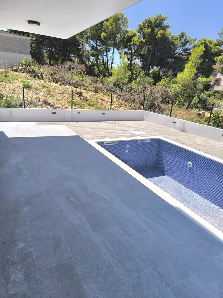 Trogir, Okrug Gornji - Dvoupokojový byt s bazénem 56 m2, novostavba