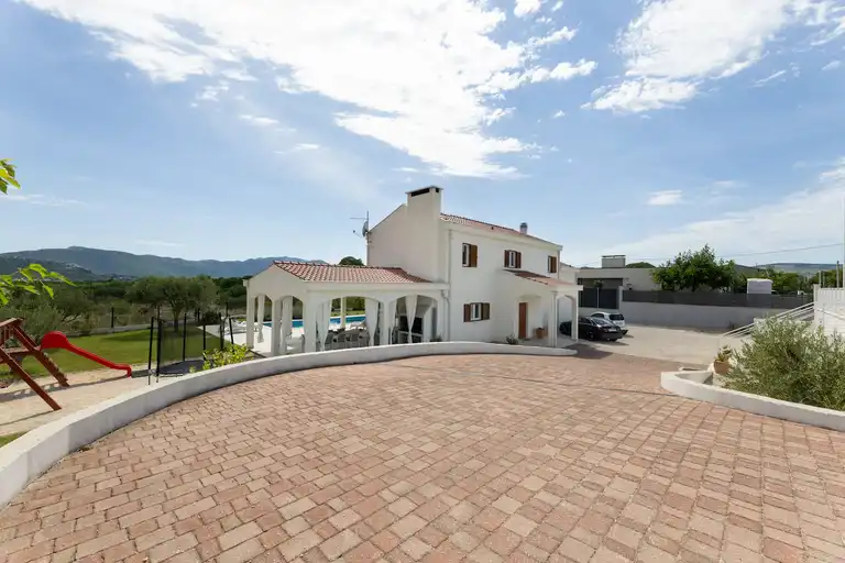 Maison avec piscine, 260m²
