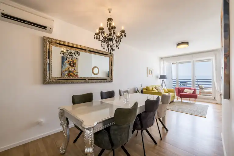 Split, Žnjan - Three-room apartment with a loggia and sea view