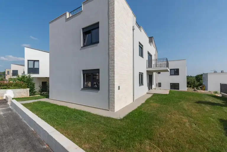 Istra, Vabriga - byt s strešnou terasou