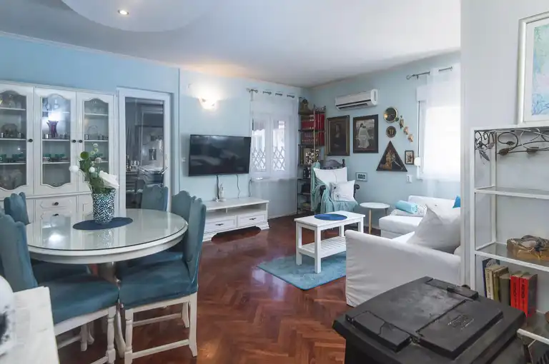 Split, Bačvice - Trosoban stan sa loggiom