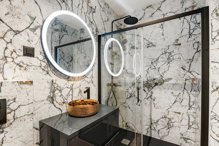 Split, Strožanac - Moderná vila s výhľadom na more, bazénom a pomocnou budovou 50 m2