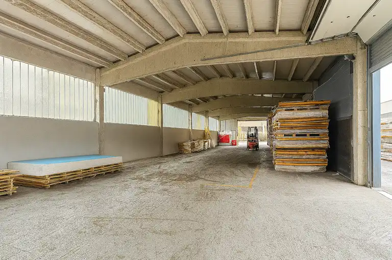 Sveta Nedelja - spazio commerciale e magazzino