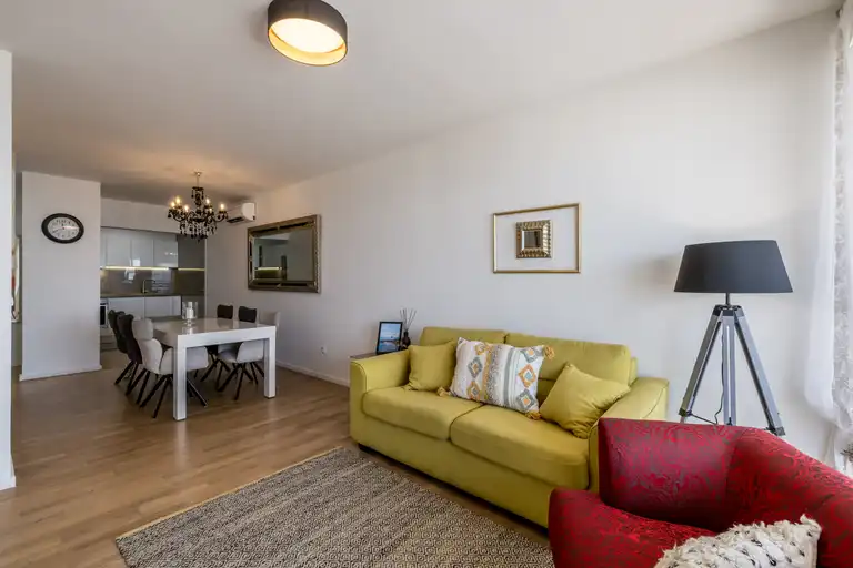 Split, Žnjan - Three-room apartment with a loggia and sea view