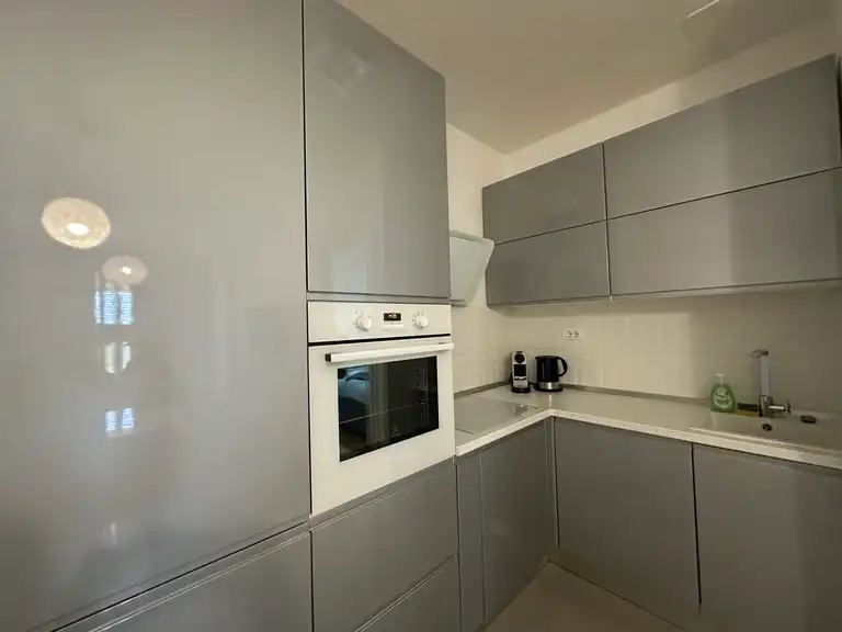 Split, Žnjan - Zwei-Zimmer-Wohnung mit Loggia und Meerblick ZU VERMIETEN