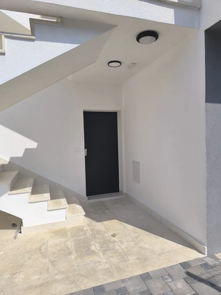 Trogir, Okrug Gornji - Dvoupokojový byt s bazénem 56 m2, novostavba