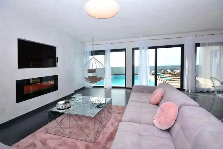 Split, Podstrana – Zapanjujuća villa s pogledom na more 250 m2