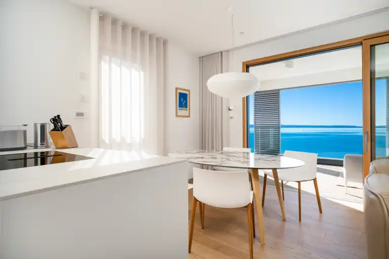 Split, Žnjan - Luksuzno dvosobno stanovanje z odprtim pogledom na morje