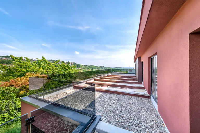 Záhřeb, Šestine - Moderní rodinná vila s bazénem obklopená zelení