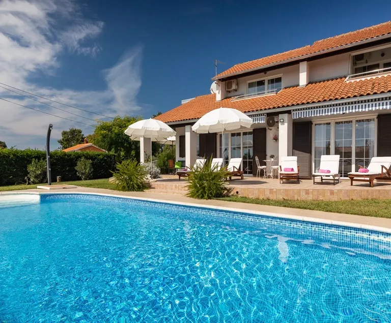 Istra, Poreč – Moderna vila s bazenom 240 m2