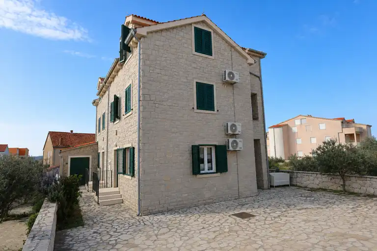 Dom bliźniak, 129m2 - Srima, 4 sypialnie, 350m od morza i centrum