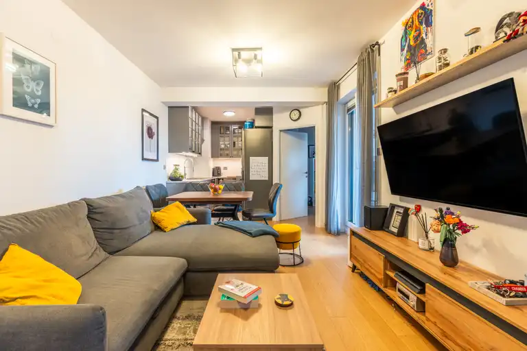 Zagreb, Voltino - Renoviran trosoban stan