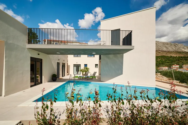 Split, Dugi Rat - Moderní vila s výhledem na moře