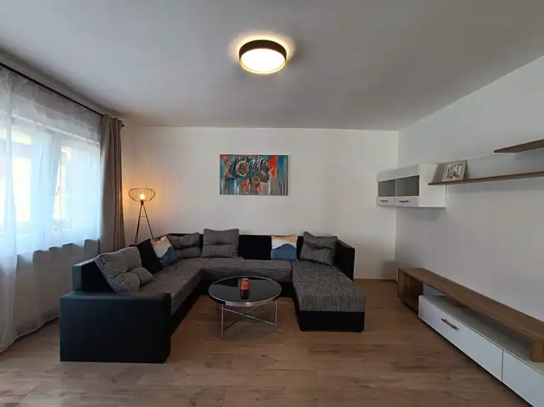 Zagabria, Maksimir - Appartamento con due camere da letto completamente ristrutturato con balcone.