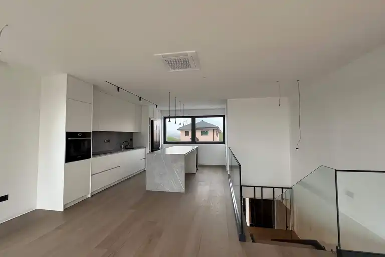Zagreb, Pantovčak – Luksuzni četverosoban penthouse 131m2 najam
