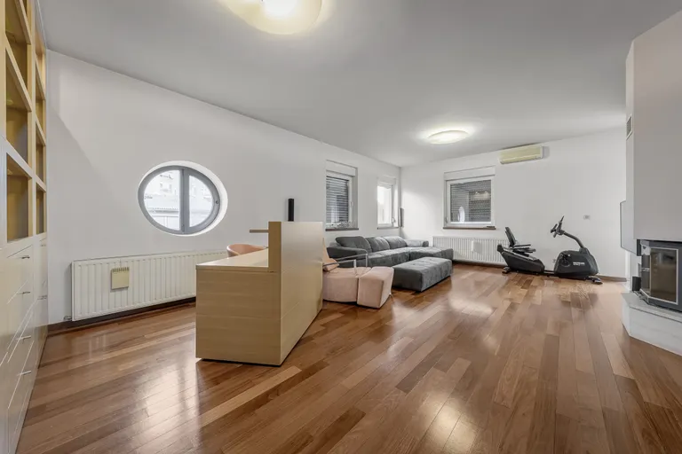 Zagreb, Lašćina - Obiteljska kuća na vrhunskoj lokaciji 440 m2