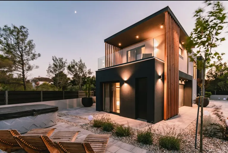 Šibenik, Vodice - Moderní vila, novostavba 200 m2