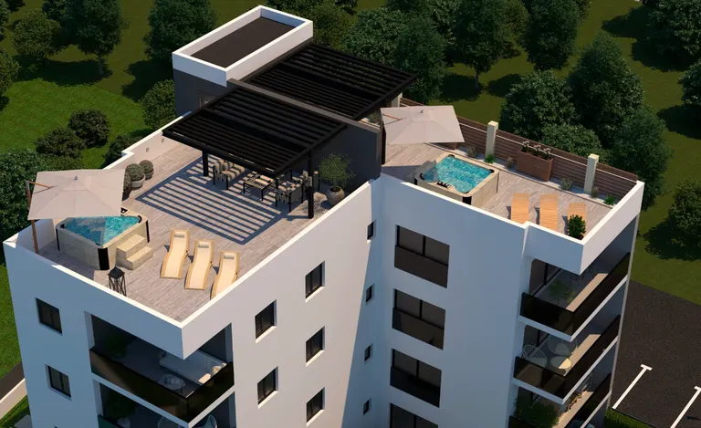 Trogir, Okrug Gornji – Dvoupokojový penthouse se střešní terasou v novostavbě