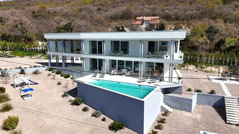 Istrie, Labin - Luxusní vila moderního designu s výhledem na moře 225 m2
