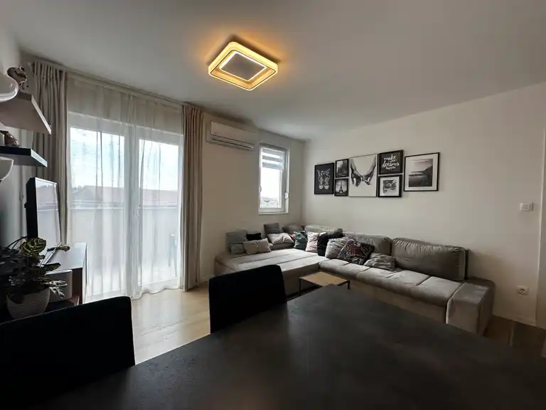 Kila, Split- Dvosoban stan 51 m2 s balkonom