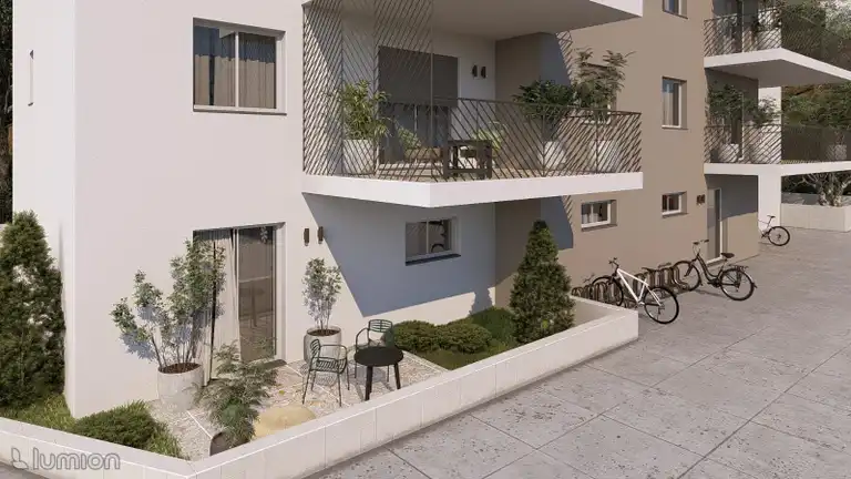 Trogir, Seget Donji - Trosoban stan s vrtom i terasama
