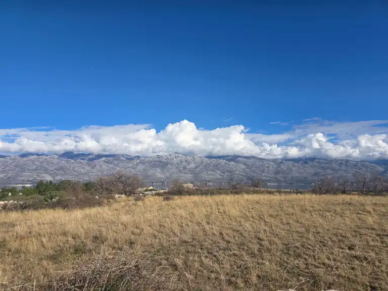 Ražanac - Građevinsko zemljište u mirnom okruženju