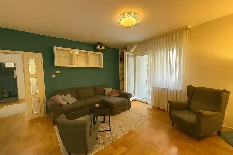 Zagabria, Mlinovi – appartamento trilocale con balcone al piano terra