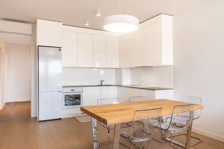 Загреб, VMD Heinzelova – трехкомнатная квартира с гаражом, первая аренда