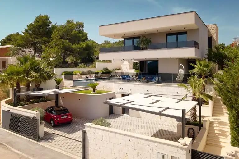 Trogir, Marina - Vila 400 m², 4 pokoje, bazén 30 m², 150 m od moře