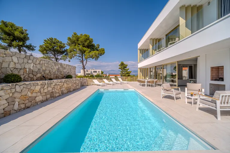 Brač, Sutivan - Nádherná vila blízko moře 274m2