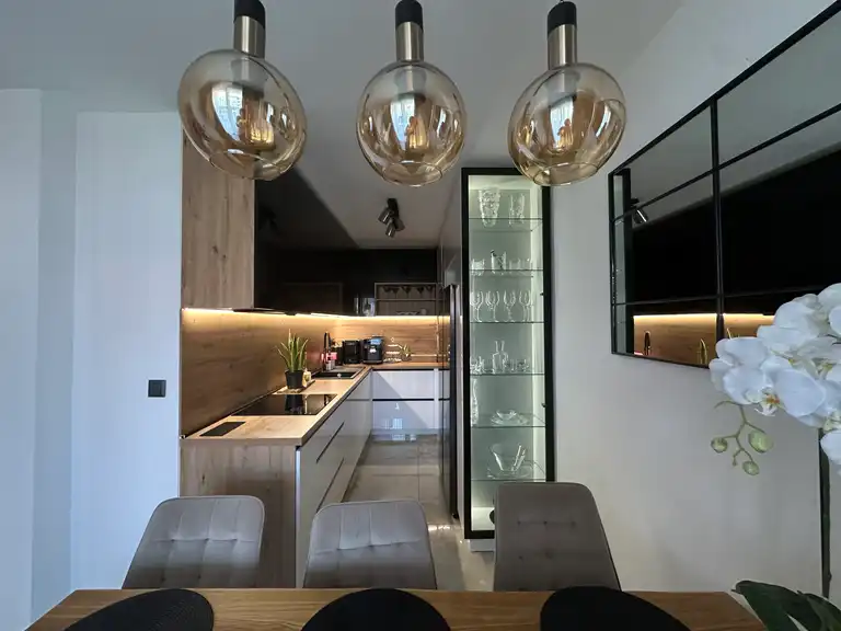 Solin, Japirko - Třípokojový byt s lodžií, sušárnou a sklepem