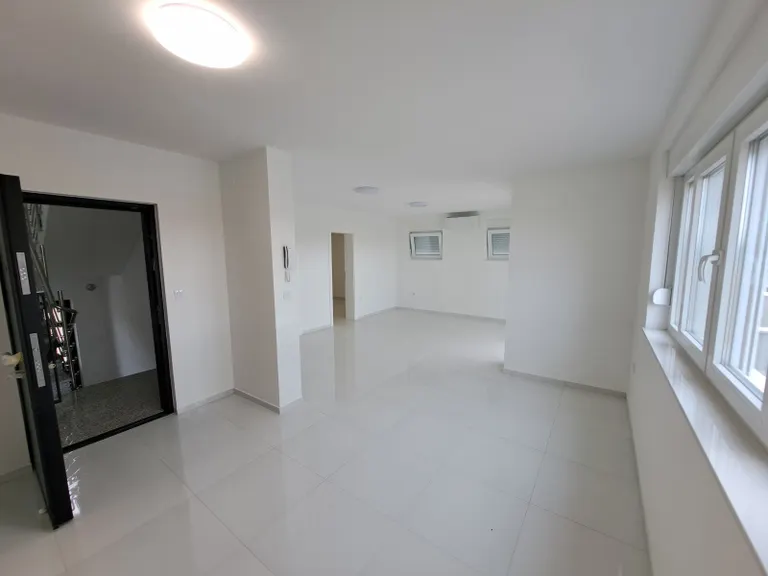 Crikvenica, Lunkovo - Četverosoban stan sa pogledom na more 122 m2