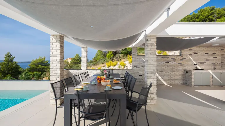 Šibenik, Žaborić - Moderne, neu erbaute Villa mit Pool 380 m2