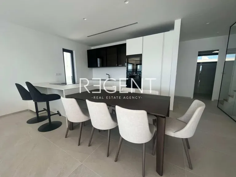 Sukošan – Luxusný moderný byt so strešnou terasou 139 m2