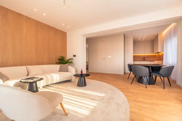 Zagreb, Srebrnjak - moderan trosoban stan s terasom