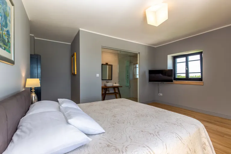 Zadar, Murvica – Nádherná kamenná vila s tenisovým kurtom na pozemku 7800 m2