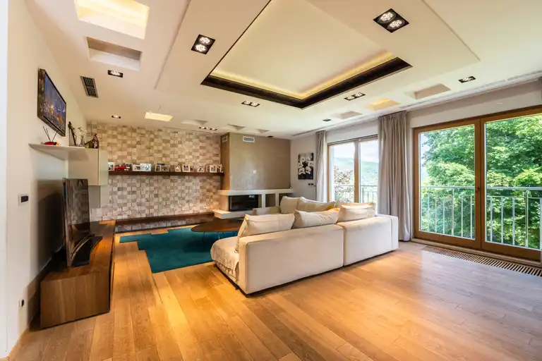 Kuća 376 m², Gornje Prekrižje — parcela 704 m²