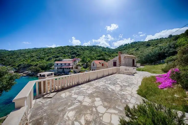 Komiža - Kamenný dom priamo pri mori