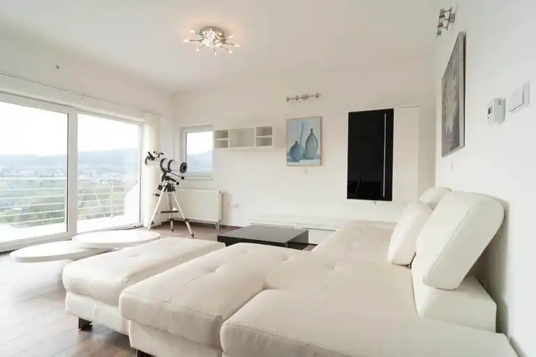 Zagreb, Šestine – Moderno štirisobno stanovanje 200 m2 najem