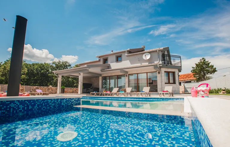 Imotski, Proložac - Modernly decorated villa 277 m2 on a plot of 1360 m2 in a quiet environment