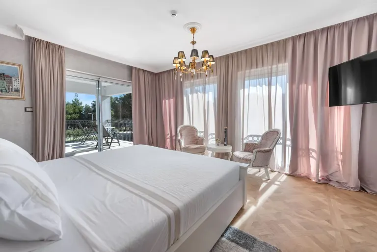 Šibenik, Vodice - luxusní vila s bazénem a panoramatickým výhledem 530m2