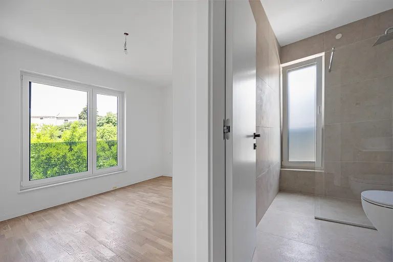 Istra, Tar - Ekskluzivan penthouse s krovnom terasom u novogradnji 130 m2