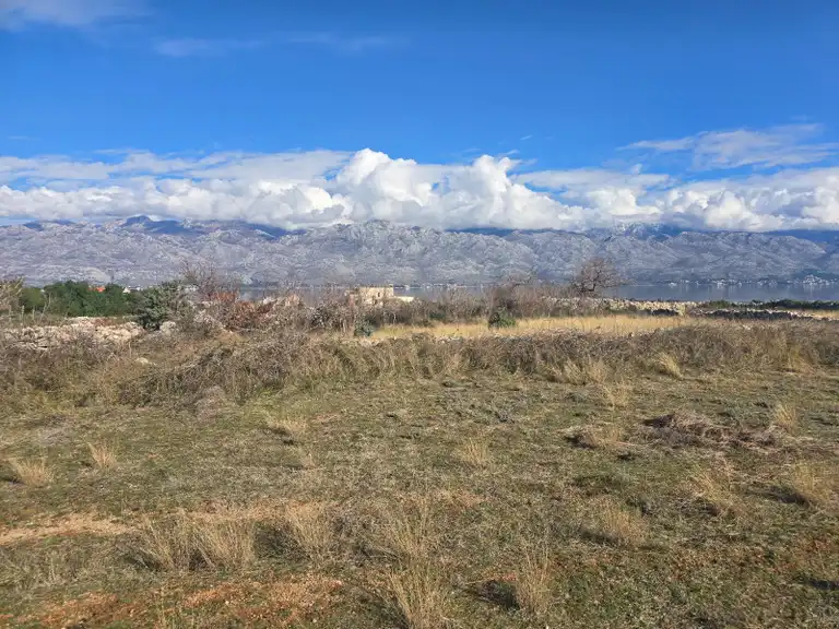 Ražanac - Građevinsko zemljište u mirnom okruženju