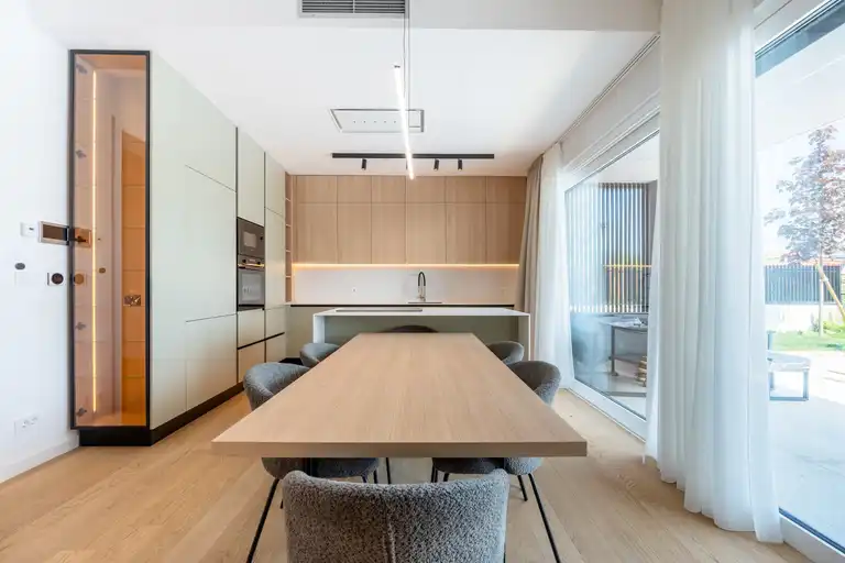 Vila 240 m² za najem, Gornji Bukovac — bazen, garaža