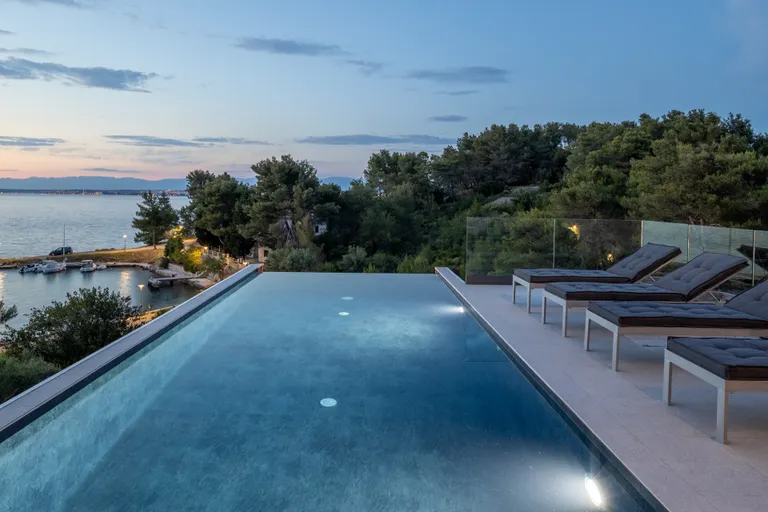 Zadar, Ugljan - Atraktivní vila první řada k moři