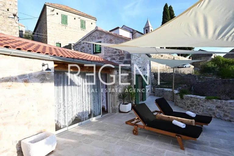 Hvar - Kamenný dom moderného dizajnu 70m2