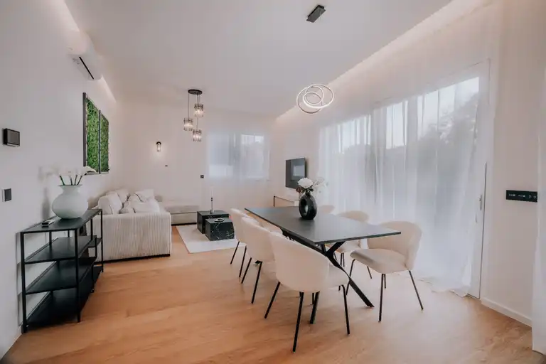 Záhřeb, Remete – Luxusní dvoupatrový byt k pronájmu