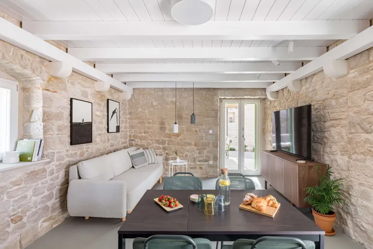 Brač, Pučišća - Prekrasna kamena vila 120 m2