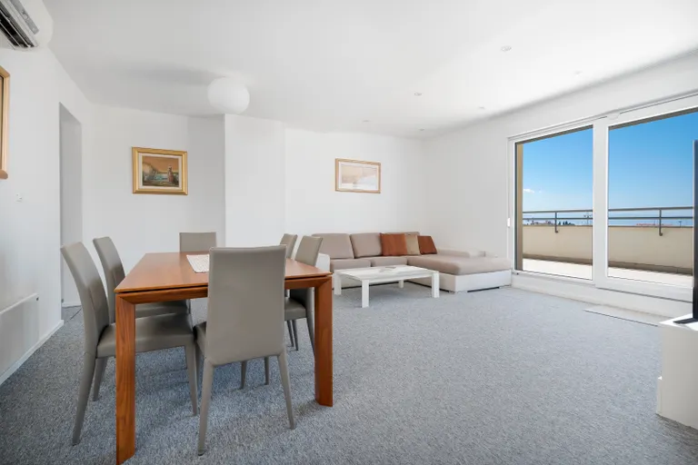 Split, Dragovode - Penthouse de luxe avec terrasse et vue sur la mer 103 m2